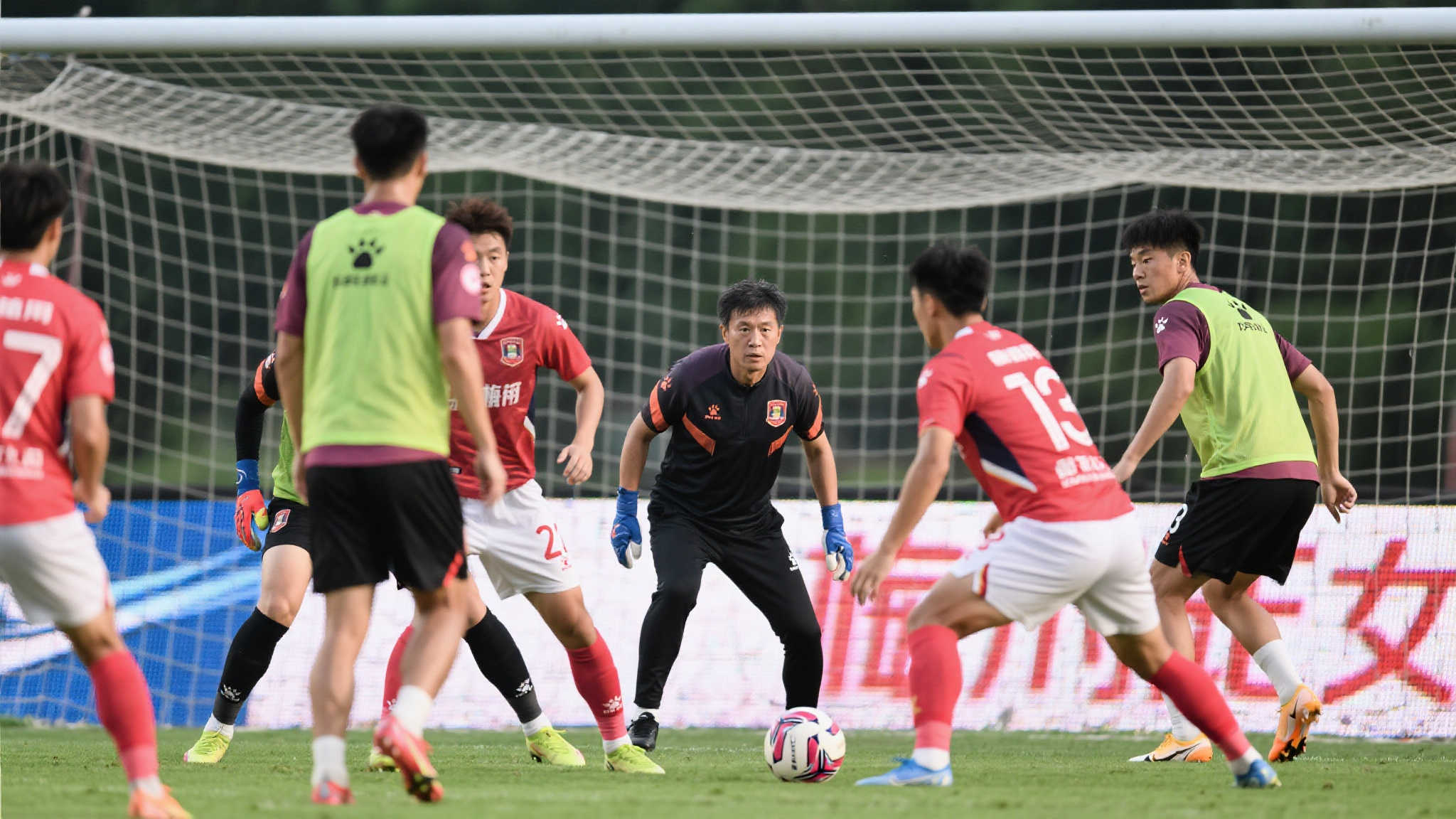 防守苦战,梅州力阻中超六连败 防守苦战,梅州力阻中超六连败